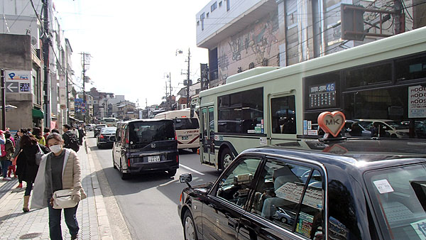 バスですら渋滞にハマってました